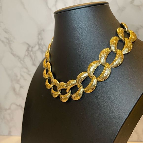 Vintage Pattern Stamped Link Chunky Necklace Gold Tone - Picture 2 of 3